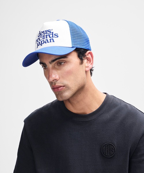 DEUS EX MACHINA(デウスエクスマキナ)の「STRATA TRUCKER メッシュキャップ(キャップ・メンズ・ブラック/ブルー・OS)」の13枚目の写真