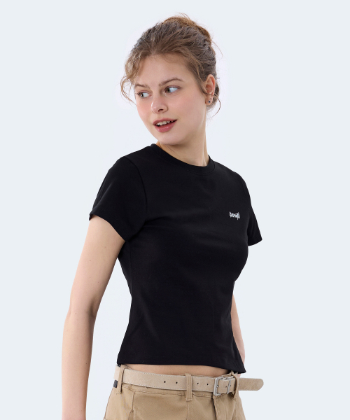 YOSEMITE（ヨセミティ）の「スモール Logo スリムフィット半袖Tシャツ ブラック YT-3Y17（Tシャツ/カットソー・レディース・ブラック・SMALL/MEDIUM）」の2枚目の写真