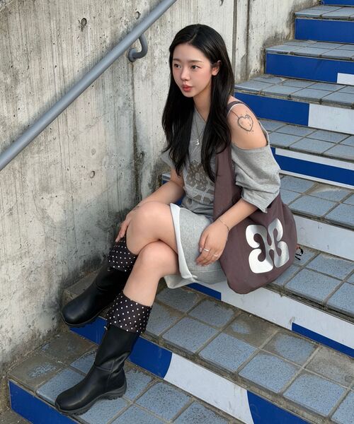 VENHIT(ベンヒット)の「venhitgrove ワンオフ 半袖Tシャツ(Tシャツ/カットソー・レディース・ホワイト/ライトグレー/ブラック・FREE)」の5枚目の写真