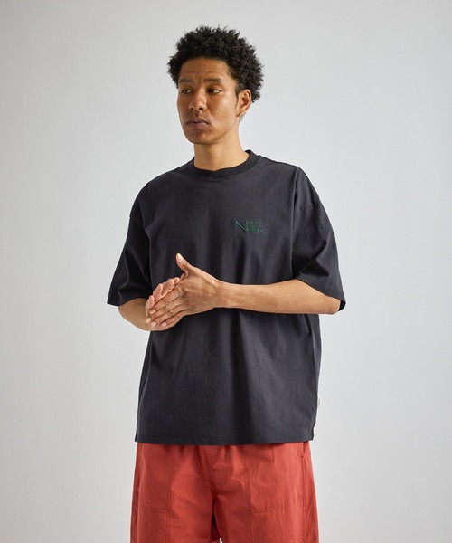 Saturdays NYC(サタデーズ ニューヨークシティ )の「Loofah Collar Relaxed SS Tee(Tシャツ/カットソー・メンズ・ネイビー/ライトグレー/ダークブラウン・L/M/S/XL)」の9枚目の写真