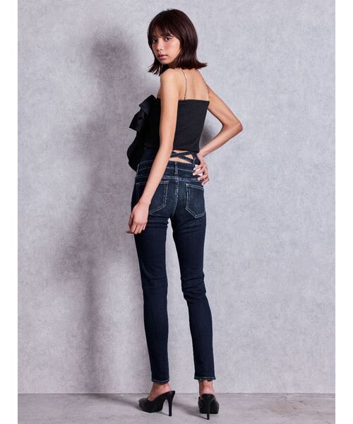 GYDA(ジェイダ)の「ハイウエストウエストクロススキニーデニムパンツ(デニムパンツ・レディース・インディゴブルー/ライトブルー/ブラック・SMALL/MEDIUM/X-SMALL/LARGE)」の10枚目の写真