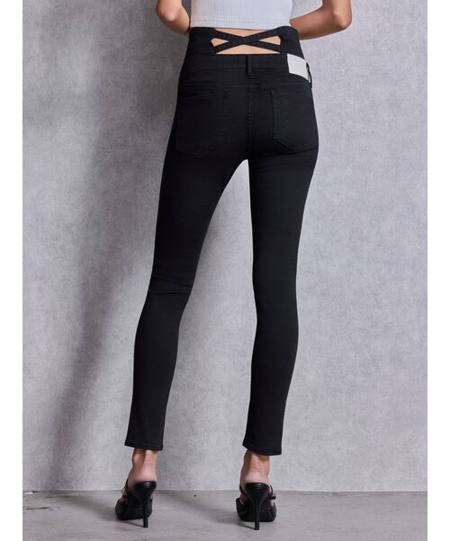 GYDA(ジェイダ)の「ハイウエストウエストクロススキニーデニムパンツ(デニムパンツ・レディース・インディゴブルー/ライトブルー/ブラック・SMALL/MEDIUM/X-SMALL/LARGE)」の8枚目の写真