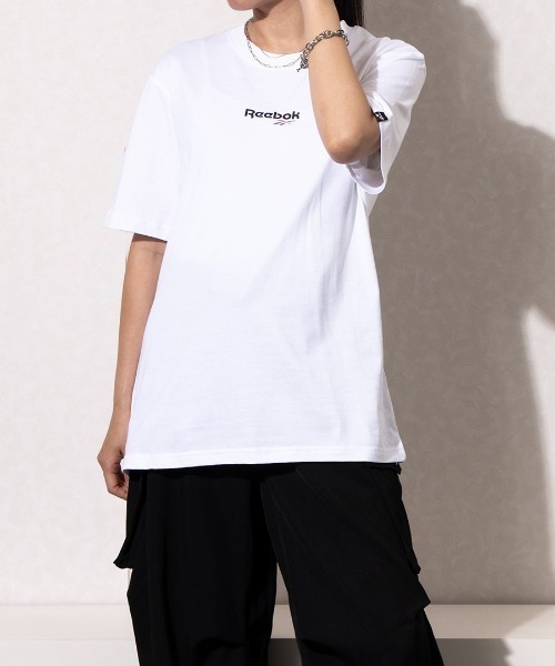 Reebok(リーボック)の「スターズ グラフィック Tシャツ / STARS GRAPHIC TEE(Tシャツ/カットソー・メンズ・ホワイト/ブラック・SMALL/LARGE/X-LARGE/MEDIUM)」の1枚目の写真