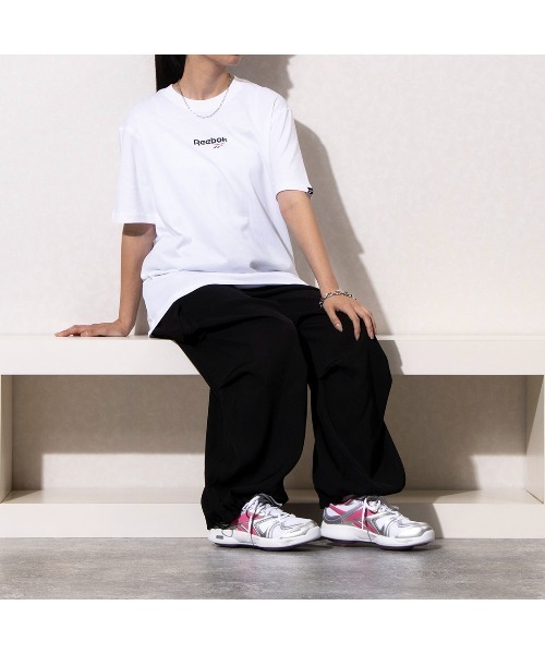 Reebok(リーボック)の「スターズ グラフィック Tシャツ / STARS GRAPHIC TEE(Tシャツ/カットソー・メンズ・ホワイト/ブラック・SMALL/LARGE/X-LARGE/MEDIUM)」の8枚目の写真