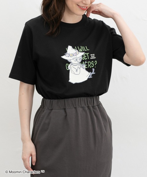 Honeys(ハニーズ)の「【UVカット】ムーミン/半袖Tシャツ(Tシャツ/カットソー・レディース・オレンジ/ブラック/ブラウン系その他/グレイッシュベージュ/ピンク系その他・L/LL/M)」の2枚目の写真