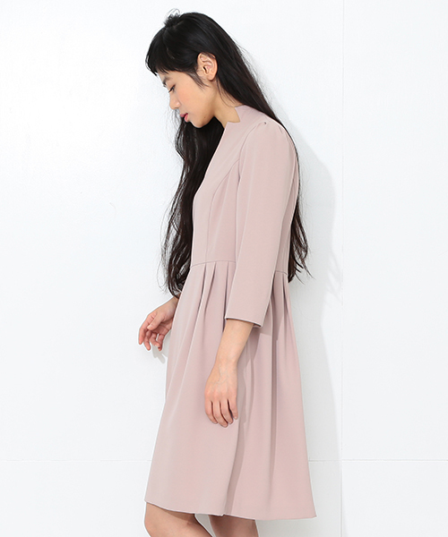 CAROLINA GLASER(カロリナ グレイサー)の「【MEG着用】CAROLINA GLASER / 襟カットワンピース(ワンピース・レディース・ブラック/ピンク・ONE SIZE)」の6枚目の写真