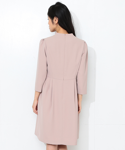 CAROLINA GLASER(カロリナ グレイサー)の「【MEG着用】CAROLINA GLASER / 襟カットワンピース(ワンピース・レディース・ブラック/ピンク・ONE SIZE)」の7枚目の写真