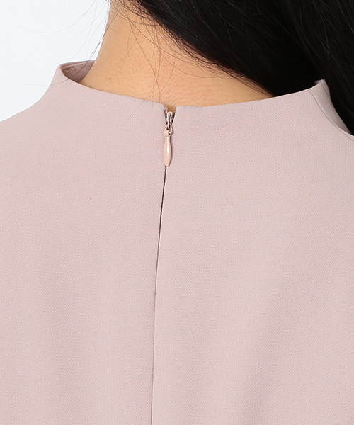 CAROLINA GLASER(カロリナ グレイサー)の「【MEG着用】CAROLINA GLASER / 襟カットワンピース(ワンピース・レディース・ブラック/ピンク・ONE SIZE)」の10枚目の写真