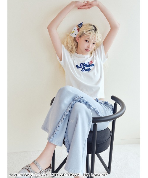 sanrio house(サンリオハウス)の「【HELLO ICE CREAM SHOP 】クロップドTシャツ(Tシャツ/カットソー・レディース・イエロー/ライトブルー/チャコールグレー/オフホワイト・F)」の2枚目の写真