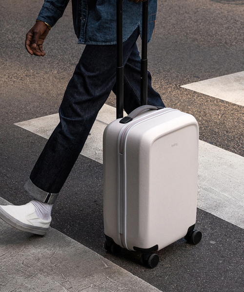 Bellroy(ベルロイ)の「Bellroy ベルロイ Transit-Carry-on LTCA(クラッチバッグ・レディース・ブラック/グリーン/ネイビー/アイボリー・FREE)」の2枚目の写真