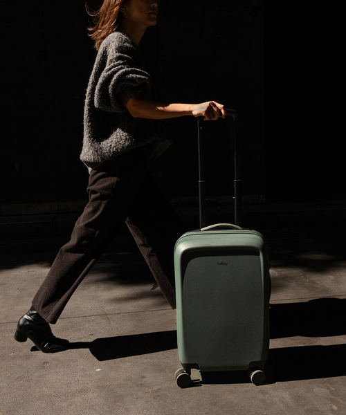 Bellroy(ベルロイ)の「Bellroy ベルロイ Transit-Carry-on LTCA(クラッチバッグ・レディース・ブラック/グリーン/ネイビー/アイボリー・FREE)」の7枚目の写真