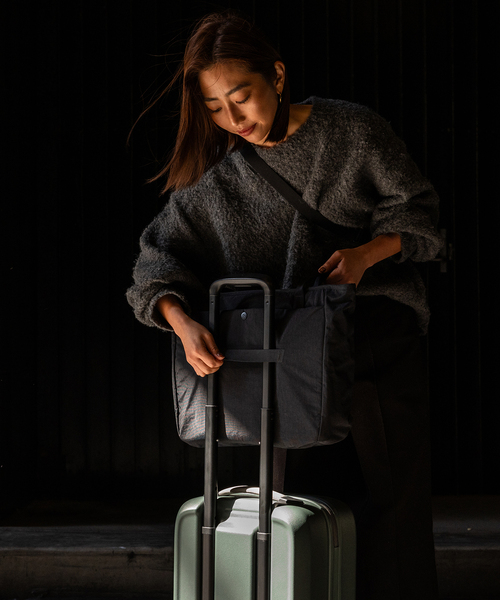 Bellroy(ベルロイ)の「Bellroy ベルロイ Transit-Carry-on LTCA(クラッチバッグ・レディース・ブラック/グリーン/ネイビー/アイボリー・FREE)」の8枚目の写真