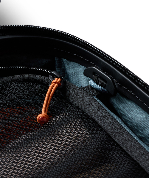 Bellroy(ベルロイ)の「Bellroy ベルロイ Transit-Carry-on LTCA(クラッチバッグ・レディース・ブラック/グリーン/ネイビー/アイボリー・FREE)」の12枚目の写真