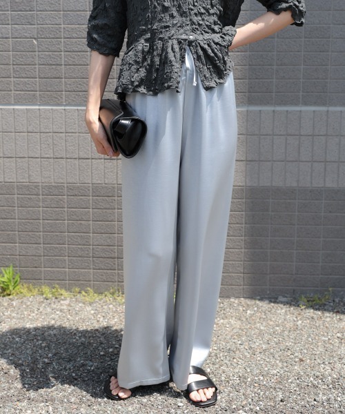 Bab(バブ)の「サテンパンツ(その他パンツ・レディース・ベージュ/ブラック/ブルー・M)」の3枚目の写真