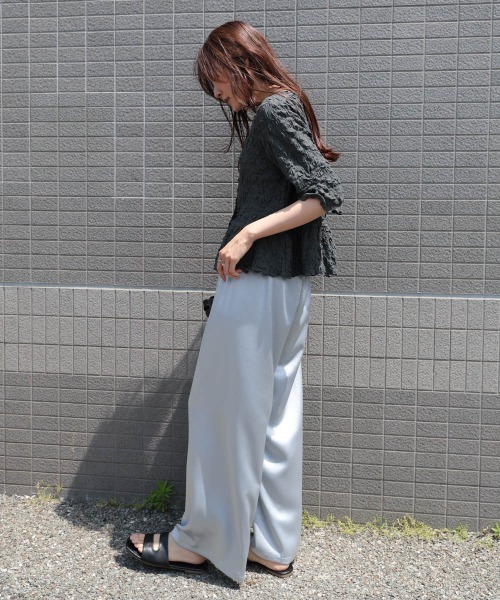 Bab(バブ)の「サテンパンツ(その他パンツ・レディース・ベージュ/ブラック/ブルー・M)」の15枚目の写真