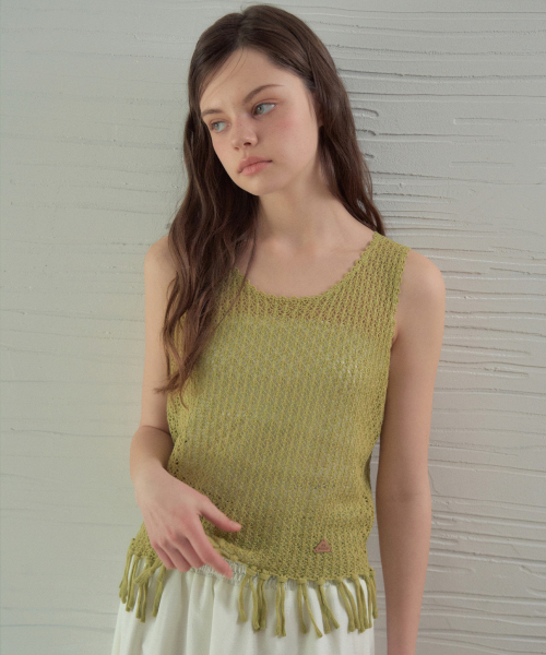 OURNOSTALGIA(アワー ノスタルジア)の「Handmade Fringe Sleeveless Knit_Olive(OC26KN21)(ニット/セーター・レディース・オリーブ・FREE)」の1枚目の写真