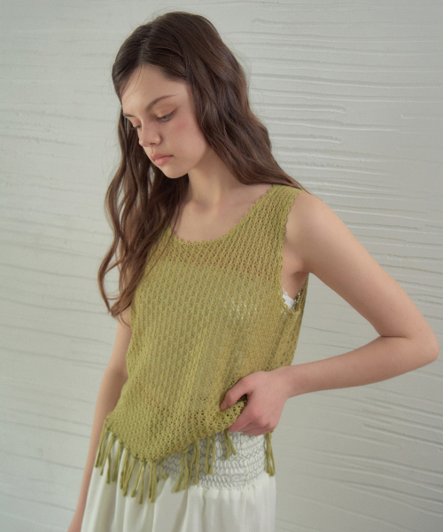 OURNOSTALGIA(アワー ノスタルジア)の「Handmade Fringe Sleeveless Knit_Olive(OC26KN21)(ニット/セーター・レディース・オリーブ・FREE)」の2枚目の写真