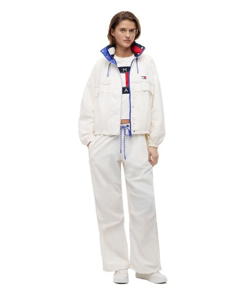 tommy jeans(トミー ジーンズ)の「カラーブロックウィンドブレーカー(ナイロンジャケット・レディース・ホワイト・X-SMALL/MEDIUM/SMALL)」の2枚目の写真