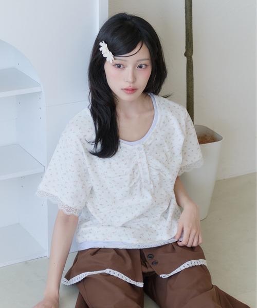 kutir(クティール)の「レイヤード風レースヘンリーネックTシャツ(Tシャツ/カットソー・レディース・ネイビー/オートミール/ホワイト・FREE)」の6枚目の写真