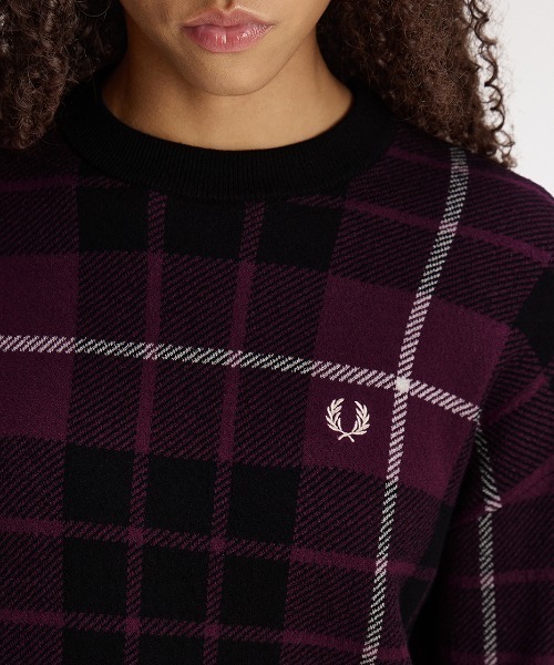 FRED PERRY(フレッドペリー)の「Boucle Tartan Jumper/ブークレタータンチェックジャンパー(ニット/セーター・レディース・プラム・10)」の3枚目の写真