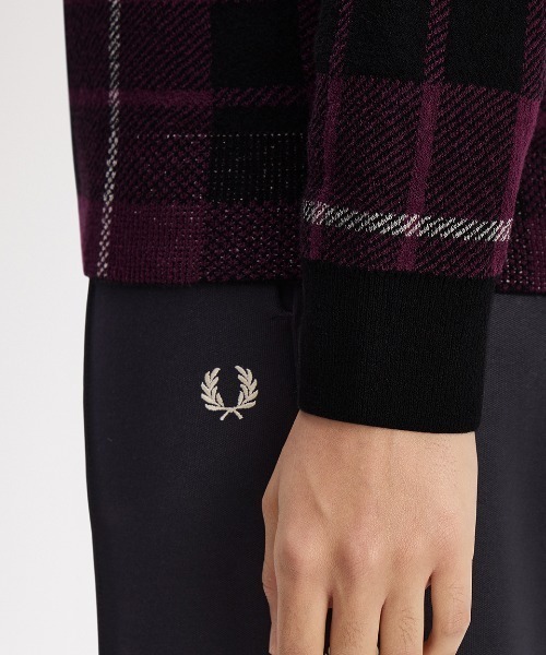FRED PERRY(フレッドペリー)の「Boucle Tartan Jumper/ブークレタータンチェックジャンパー(ニット/セーター・レディース・プラム・10)」の4枚目の写真