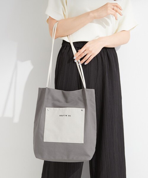 SHOO・LA・RUE(シューラルー)の「【柄が選べる】肩掛けしやすい キャンバストートバッグ(トートバッグ・レディース・アイボリー/グレー/イエロー/ブラウン系4/ブラック系3・00)」の3枚目の写真
