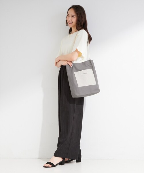 SHOO・LA・RUE(シューラルー)の「【柄が選べる】肩掛けしやすい キャンバストートバッグ(トートバッグ・レディース・アイボリー/グレー/イエロー/ブラウン系4/ブラック系3・00)」の8枚目の写真