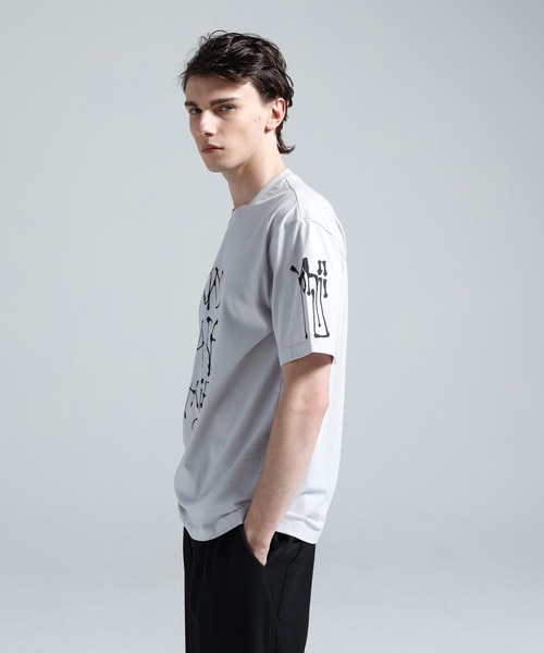 Y-3(ワイスリー)の「Y-3 CHITO CITY GRAPHIC SHORT SLEEVE TEE(Tシャツ/カットソー・メンズ・ライトグレー系・XX-SMALL/X-SMALL/SMALL/MEDIUM/LARGE/X-LARGE/XX-LARGE)」の9枚目の写真