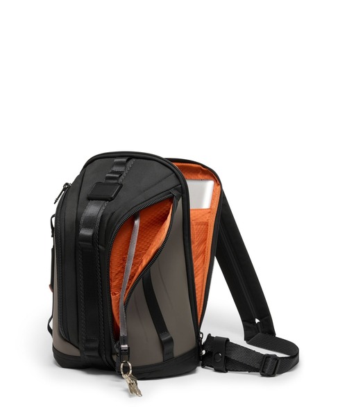 TUMI(トゥミ)の「ALPHA BRAVO 「ナイト」スリング(ボディバッグ/ウエストポーチ・メンズ・ブラウン系その他・FREE)」の4枚目の写真