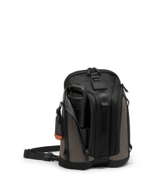TUMI(トゥミ)の「ALPHA BRAVO 「ナイト」スリング(ボディバッグ/ウエストポーチ・メンズ・ブラウン系その他・FREE)」の5枚目の写真