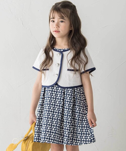 BeBe（ベベ）の「【お揃い】ジオメトリックプリントベルトラインジャンパースカート(90~150cm)（ジャンパースカート・キッズ・ブルー系その他2・140cm/120cm/150cm/130cm/110cm）」の6枚目の写真