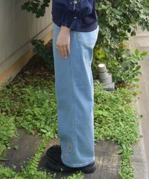 axes femme（アクシーズファム）の「月×星刺繍デニムパンツ（その他パンツ・レディース・インディゴブルー/ケミカルウォッシュ・MEDIUM/LARGE）」の22枚目の写真