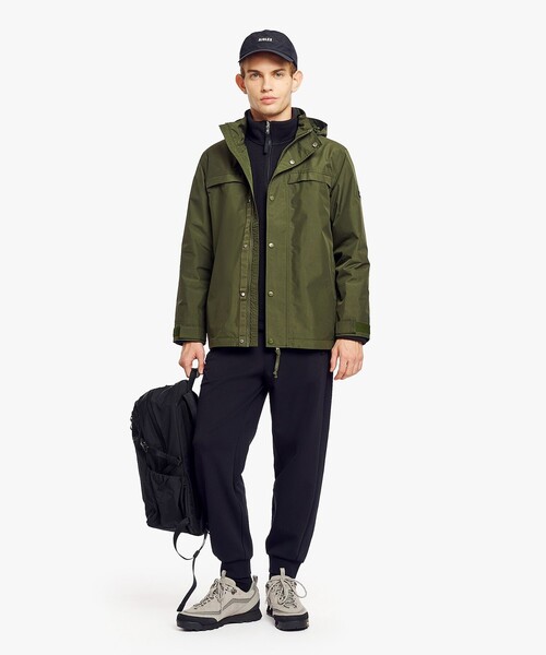 AIGLE(エーグル)の「GORE-TEX ゴアテックス 防風 防水 透湿 2レイヤー フーデッドジャケット T-KIT(マウンテンパーカー・メンズ・ブラック/ダークグリーン・S/L/XL/M)」の5枚目の写真