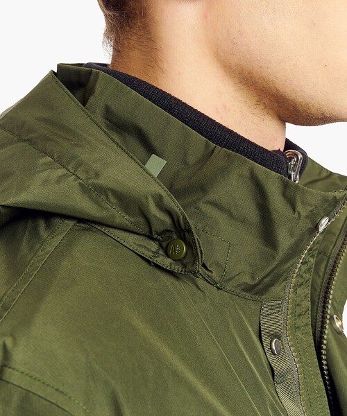 AIGLE(エーグル)の「GORE-TEX ゴアテックス 防風 防水 透湿 2レイヤー フーデッドジャケット T-KIT(マウンテンパーカー・メンズ・ブラック/ダークグリーン・S/L/XL/M)」の9枚目の写真
