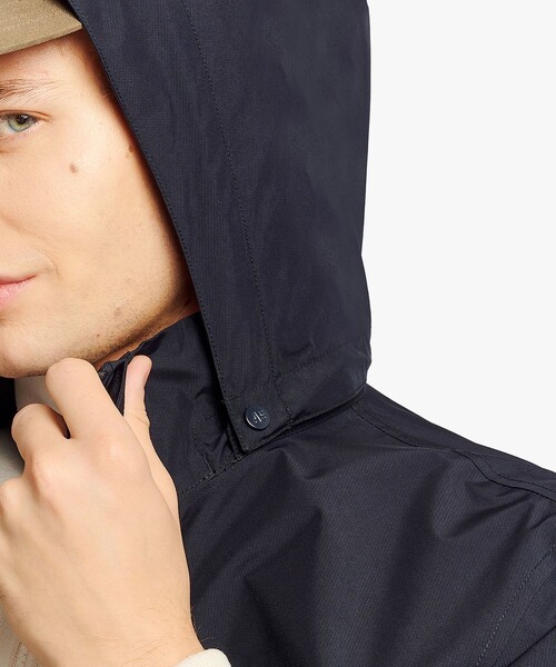 AIGLE(エーグル)の「GORE-TEX ゴアテックス 防風 防水 透湿 2レイヤー フーデッドジャケット T-KIT(マウンテンパーカー・メンズ・ブラック/ダークグリーン・S/L/XL/M)」の16枚目の写真