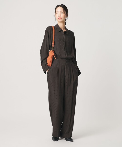 BEAUTY&YOUTH UNITED ARROWS(ビューティーアンドユースユナイテッドアローズ)の「レーヨン ドットジャガード タック バックゴムパンツ/ダークブラウン(その他パンツ・レディース・ダークブラウン・XS/M/S)」の3枚目の写真