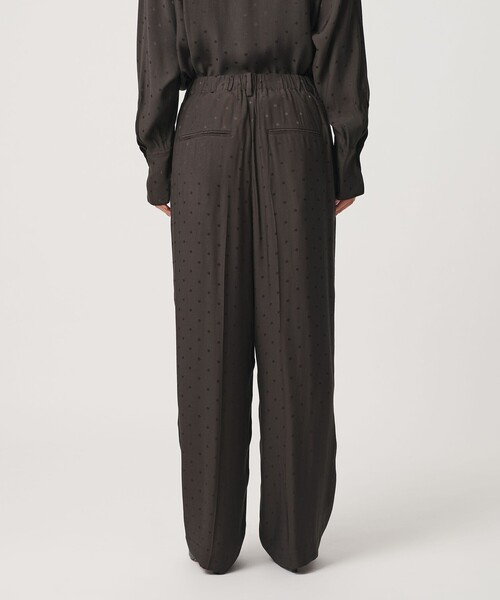 BEAUTY&YOUTH UNITED ARROWS(ビューティーアンドユースユナイテッドアローズ)の「レーヨン ドットジャガード タック バックゴムパンツ/ダークブラウン(その他パンツ・レディース・ダークブラウン・XS/M/S)」の7枚目の写真