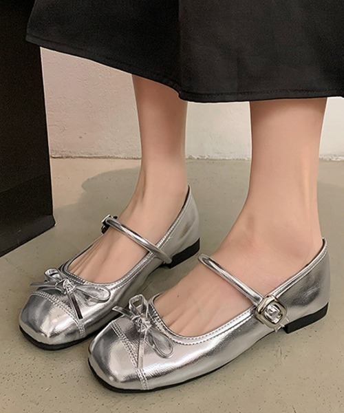 Miniministore(ミニミニストア)の「ストラップパンプス リボン レディース(パンプス・レディース・シルバー/ブラック・25.0cm/24.0cm/23.0cm/24.5cm/23.5cm/22.5cm)」の1枚目の写真