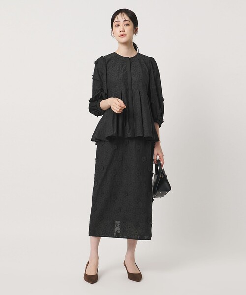 UNITED ARROWS(ユナイテッドアローズ)の「3Dフラワー タイトスカート ‐ウォッシャブル‐(スカート・レディース・ホワイト/ブラック・38/36)」の5枚目の写真