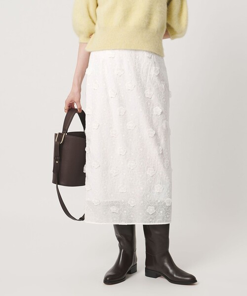 UNITED ARROWS(ユナイテッドアローズ)の「3Dフラワー タイトスカート ‐ウォッシャブル‐(スカート・レディース・ホワイト/ブラック・38/36)」の6枚目の写真