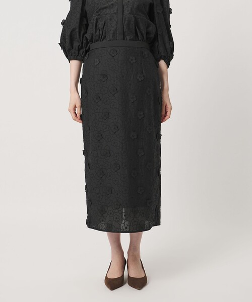 UNITED ARROWS(ユナイテッドアローズ)の「3Dフラワー タイトスカート ‐ウォッシャブル‐(スカート・レディース・ホワイト/ブラック・38/36)」の9枚目の写真