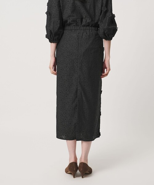 UNITED ARROWS(ユナイテッドアローズ)の「3Dフラワー タイトスカート ‐ウォッシャブル‐(スカート・レディース・ホワイト/ブラック・38/36)」の10枚目の写真
