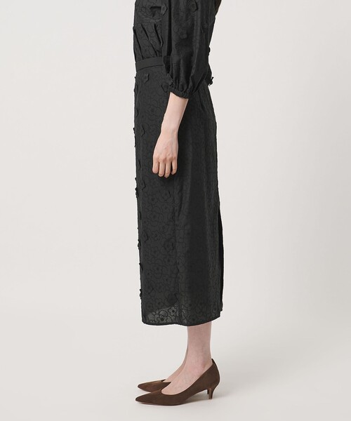 UNITED ARROWS(ユナイテッドアローズ)の「3Dフラワー タイトスカート ‐ウォッシャブル‐(スカート・レディース・ホワイト/ブラック・38/36)」の11枚目の写真
