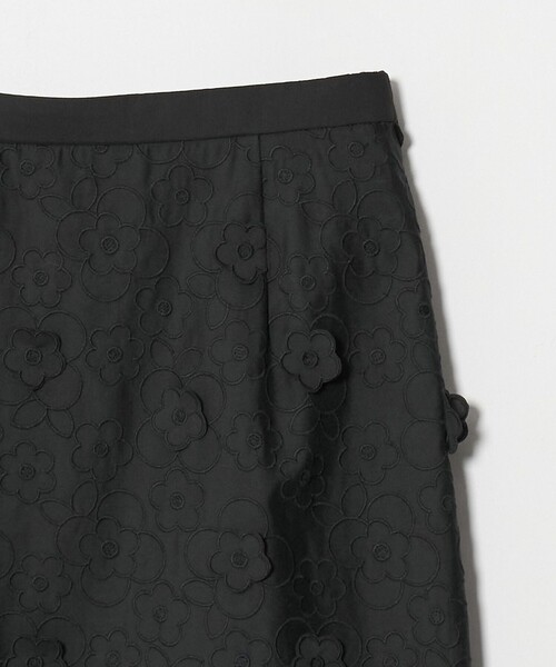 UNITED ARROWS(ユナイテッドアローズ)の「3Dフラワー タイトスカート ‐ウォッシャブル‐(スカート・レディース・ホワイト/ブラック・38/36)」の14枚目の写真