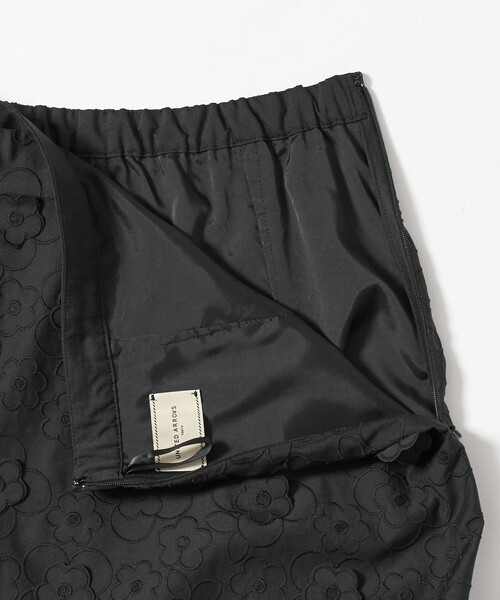 UNITED ARROWS(ユナイテッドアローズ)の「3Dフラワー タイトスカート ‐ウォッシャブル‐(スカート・レディース・ホワイト/ブラック・38/36)」の15枚目の写真