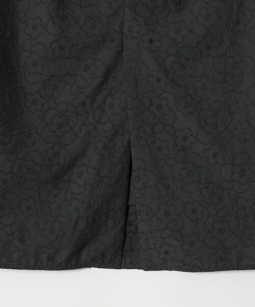 UNITED ARROWS(ユナイテッドアローズ)の「3Dフラワー タイトスカート ‐ウォッシャブル‐(スカート・レディース・ホワイト/ブラック・38/36)」の17枚目の写真