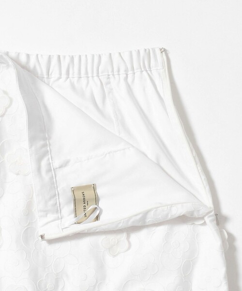 UNITED ARROWS(ユナイテッドアローズ)の「3Dフラワー タイトスカート ‐ウォッシャブル‐(スカート・レディース・ホワイト/ブラック・38/36)」の22枚目の写真