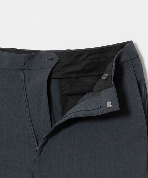 green label relaxing(グリーンレーベルリラクシング)の「ダブルクロス ワイド ストレート パンツ W5 -2WAYストレッチ-(スラックス・メンズ・ダークグレー/ブラック・XL/L/M/S)」の9枚目の写真