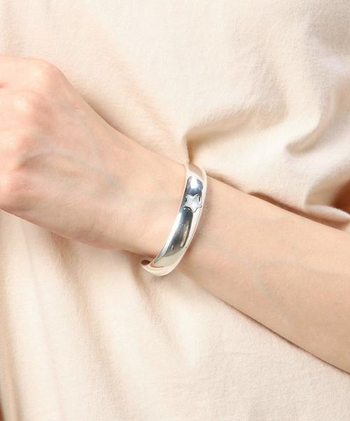 PHILIPPE AUDIBERT（フィリップ オーディベール）の「＜PHILIPPE AUDIBERT＞ONE STARバングル ◆（バングル/リストバンド・レディース・シルバー・FREE）」の6枚目の写真