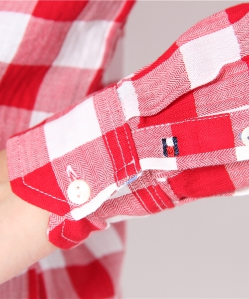TOMMY HILFIGER（トミーヒルフィガー）の「GRACIE GINGHAM BOYFRIEND　SHIRT（シャツ/ブラウス・レディース・ブルー/レッド・SMALL/MEDIUM/LARGE）」の4枚目の写真